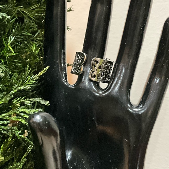 Elegant Silver Statement Ring - Picture 4 of 11